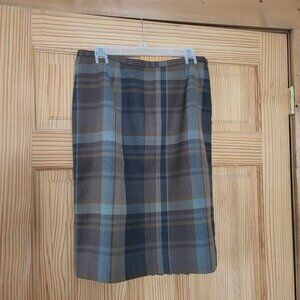 Jones New York Women's wool, blue/brown plaid, back pleated skirt, size 10